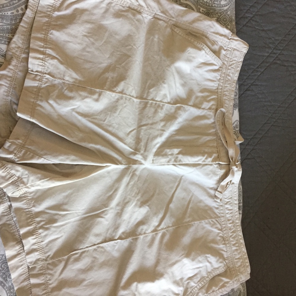 Lou & Grey XL Khaki Shorts